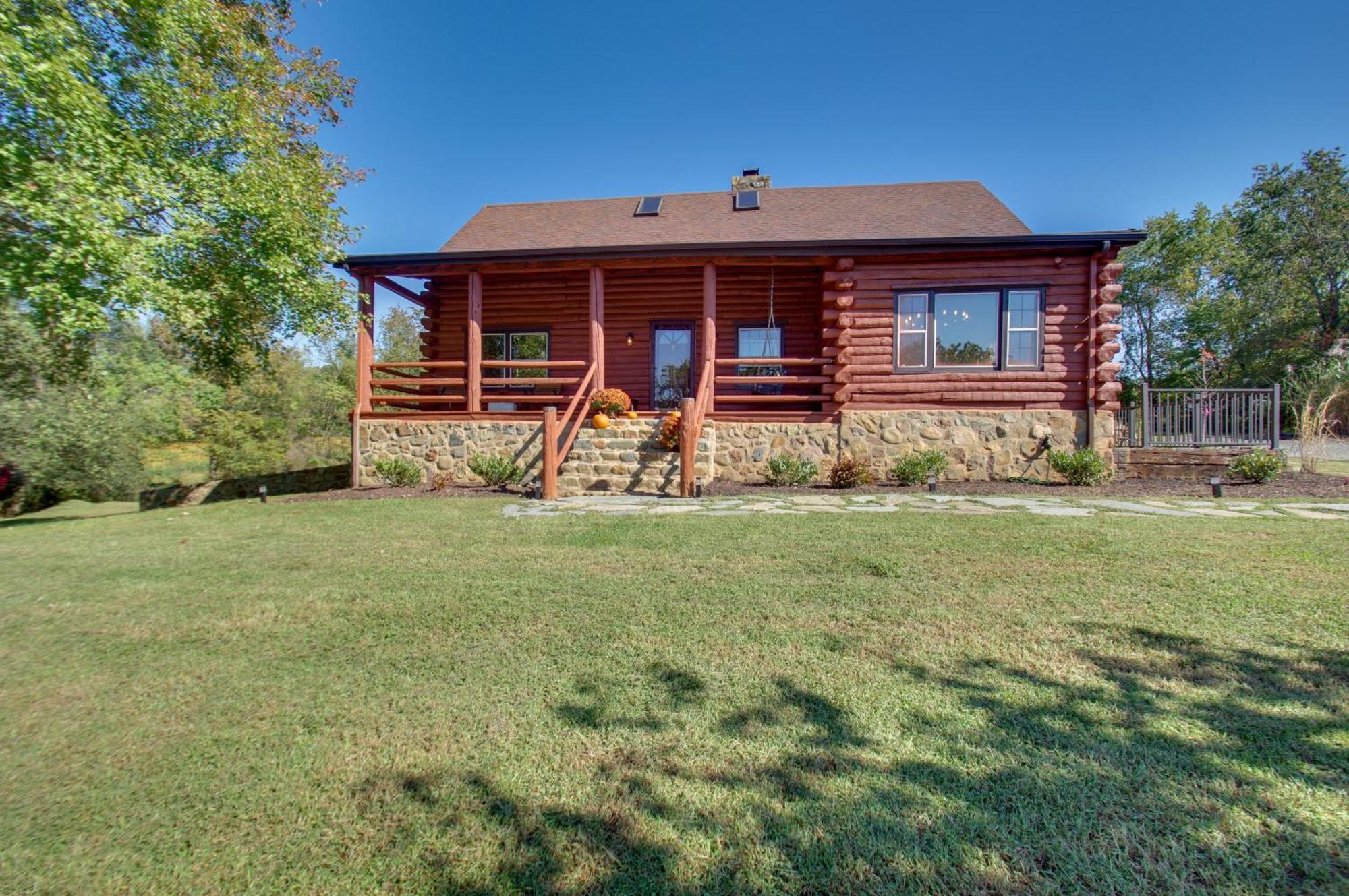 Cozy Log Cabin Getaway With Fire Pit And 3 Acres! Ruckersville Exteriör bild